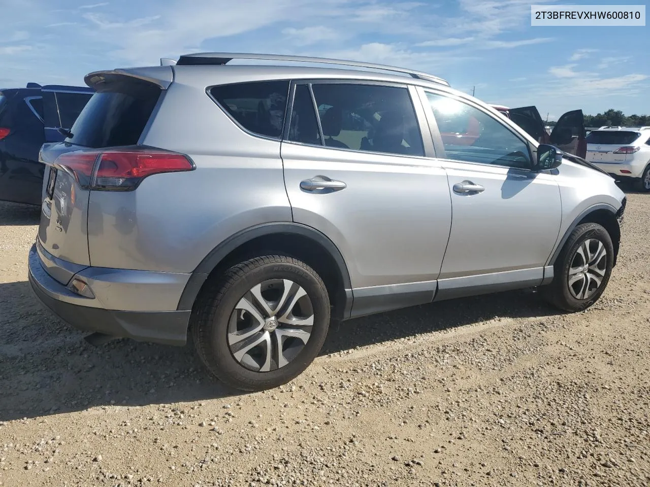 2T3BFREVXHW600810 2017 Toyota Rav4 Le