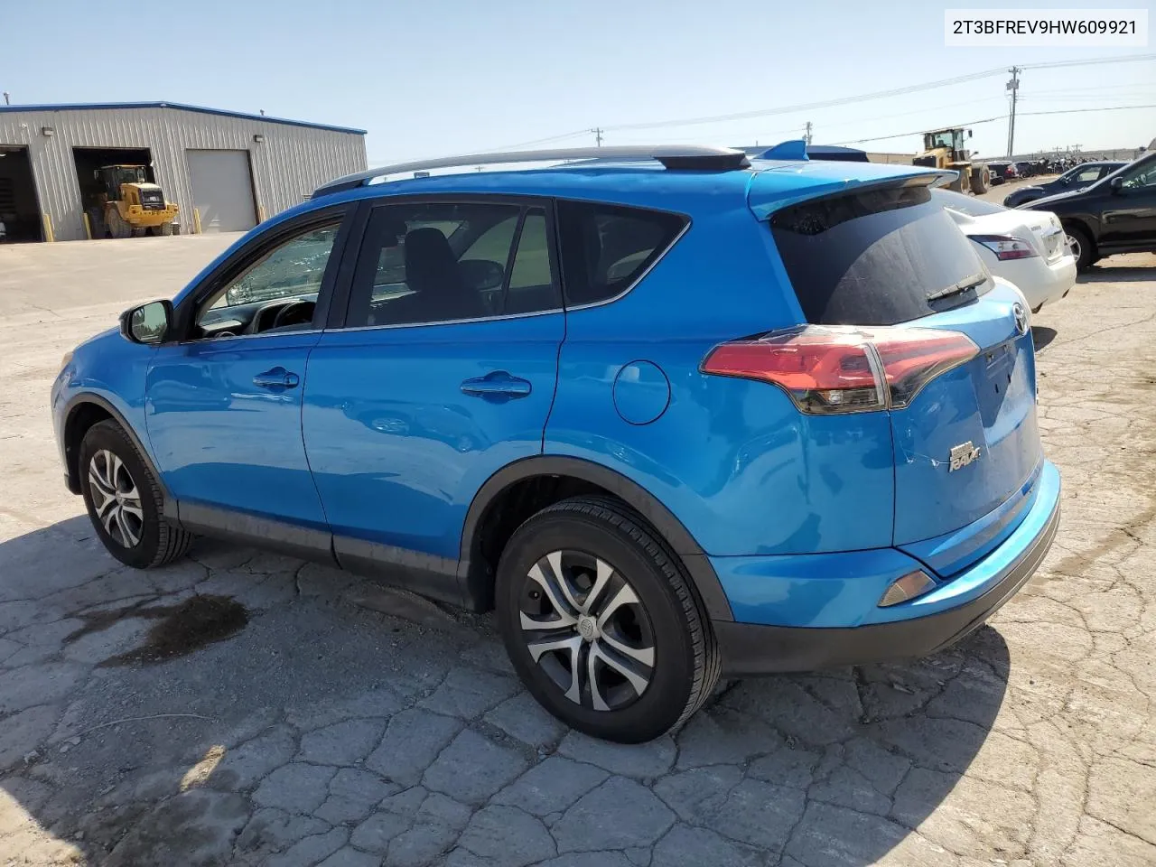 2T3BFREV9HW609921 2017 Toyota Rav4 Le