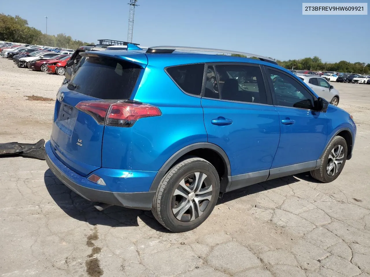 2T3BFREV9HW609921 2017 Toyota Rav4 Le