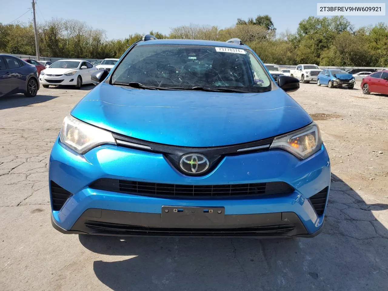 2T3BFREV9HW609921 2017 Toyota Rav4 Le