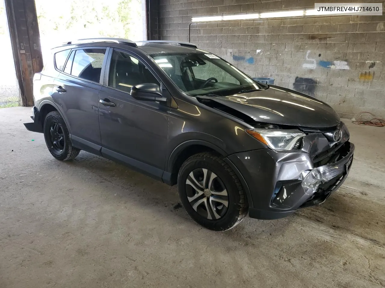 JTMBFREV4HJ714610 2017 Toyota Rav4 Le