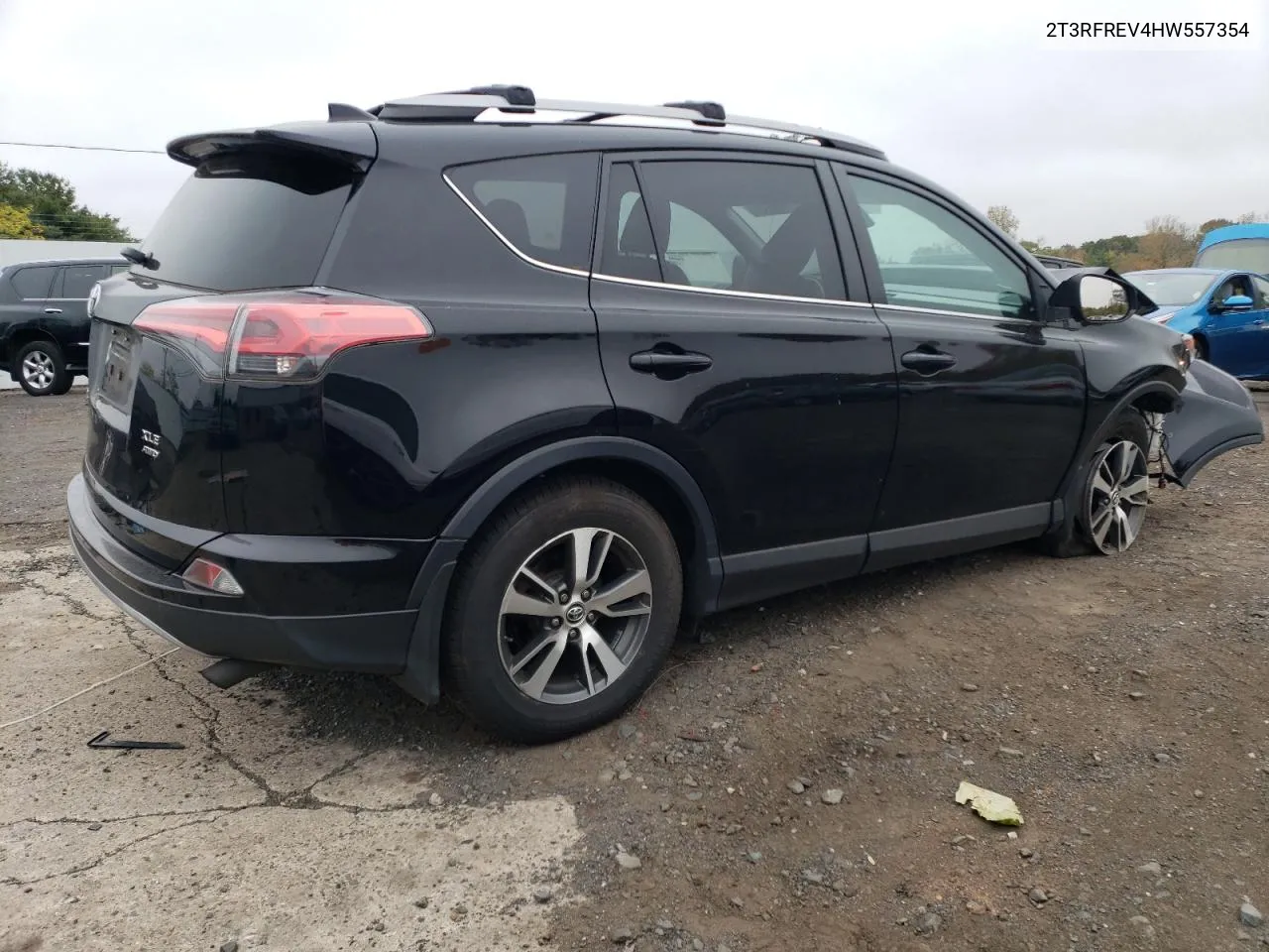 2T3RFREV4HW557354 2017 Toyota Rav4 Xle