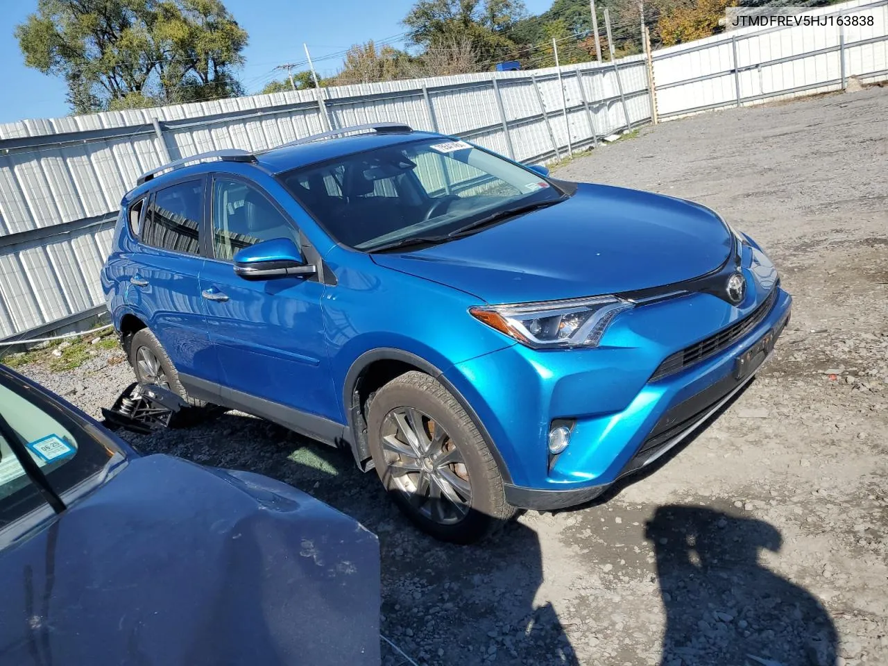 JTMDFREV5HJ163838 2017 Toyota Rav4 Limited