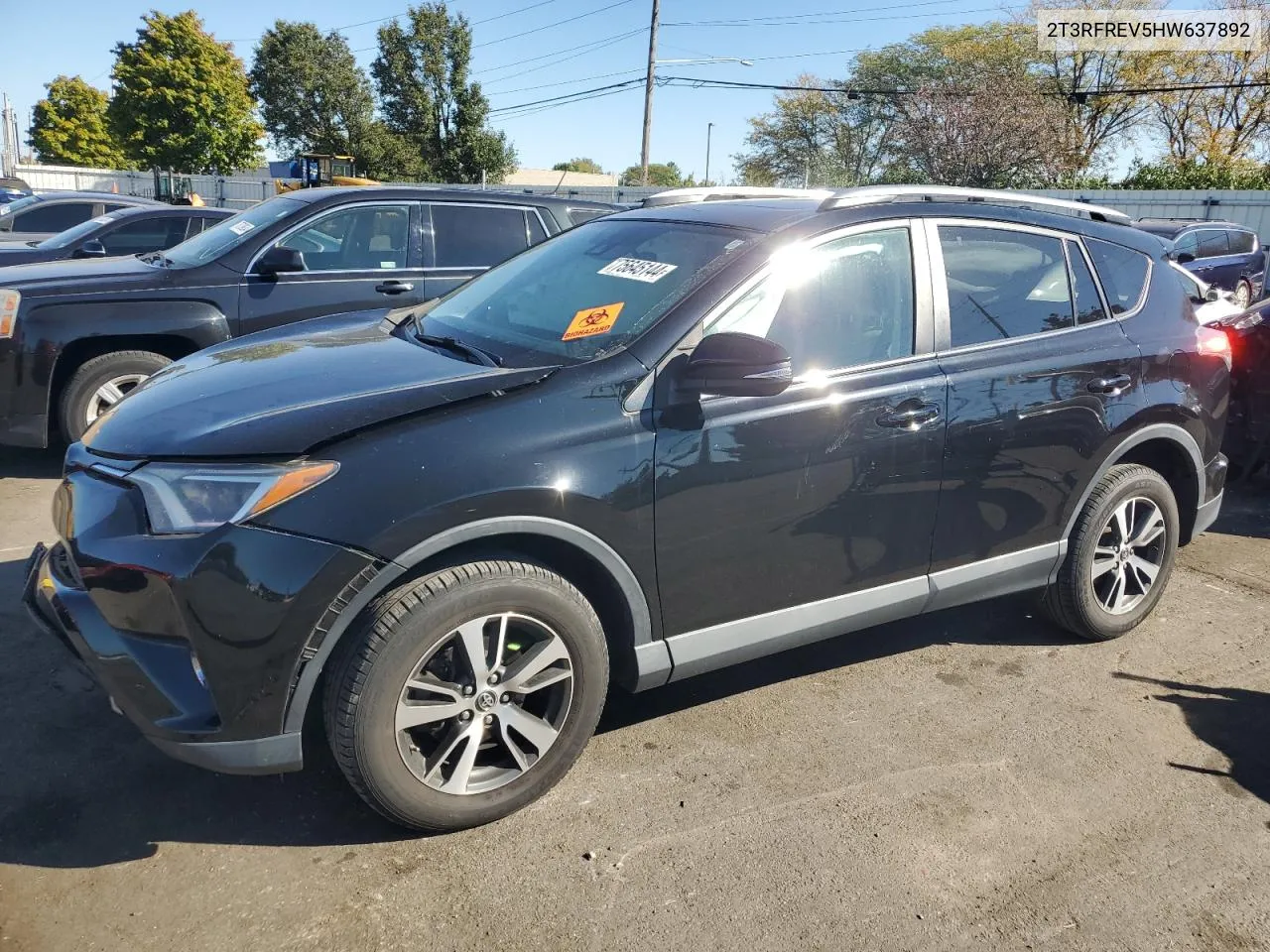 2T3RFREV5HW637892 2017 Toyota Rav4 Xle