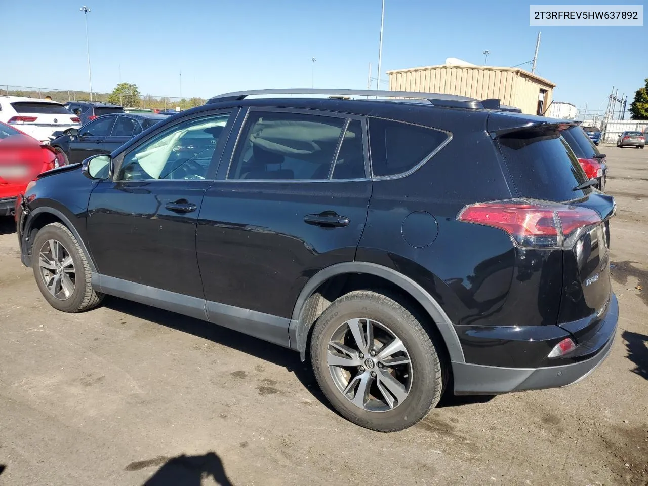 2T3RFREV5HW637892 2017 Toyota Rav4 Xle