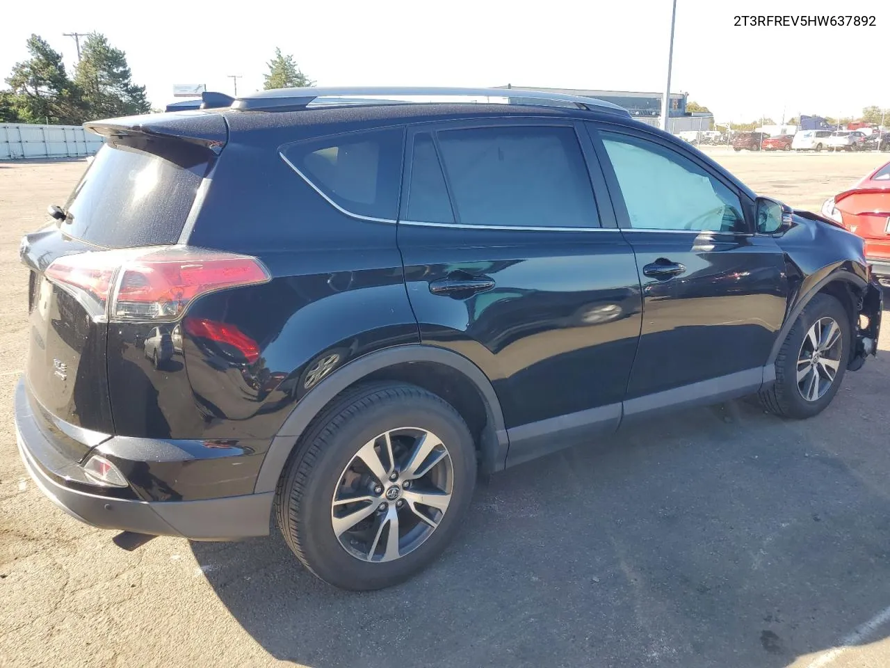 2T3RFREV5HW637892 2017 Toyota Rav4 Xle