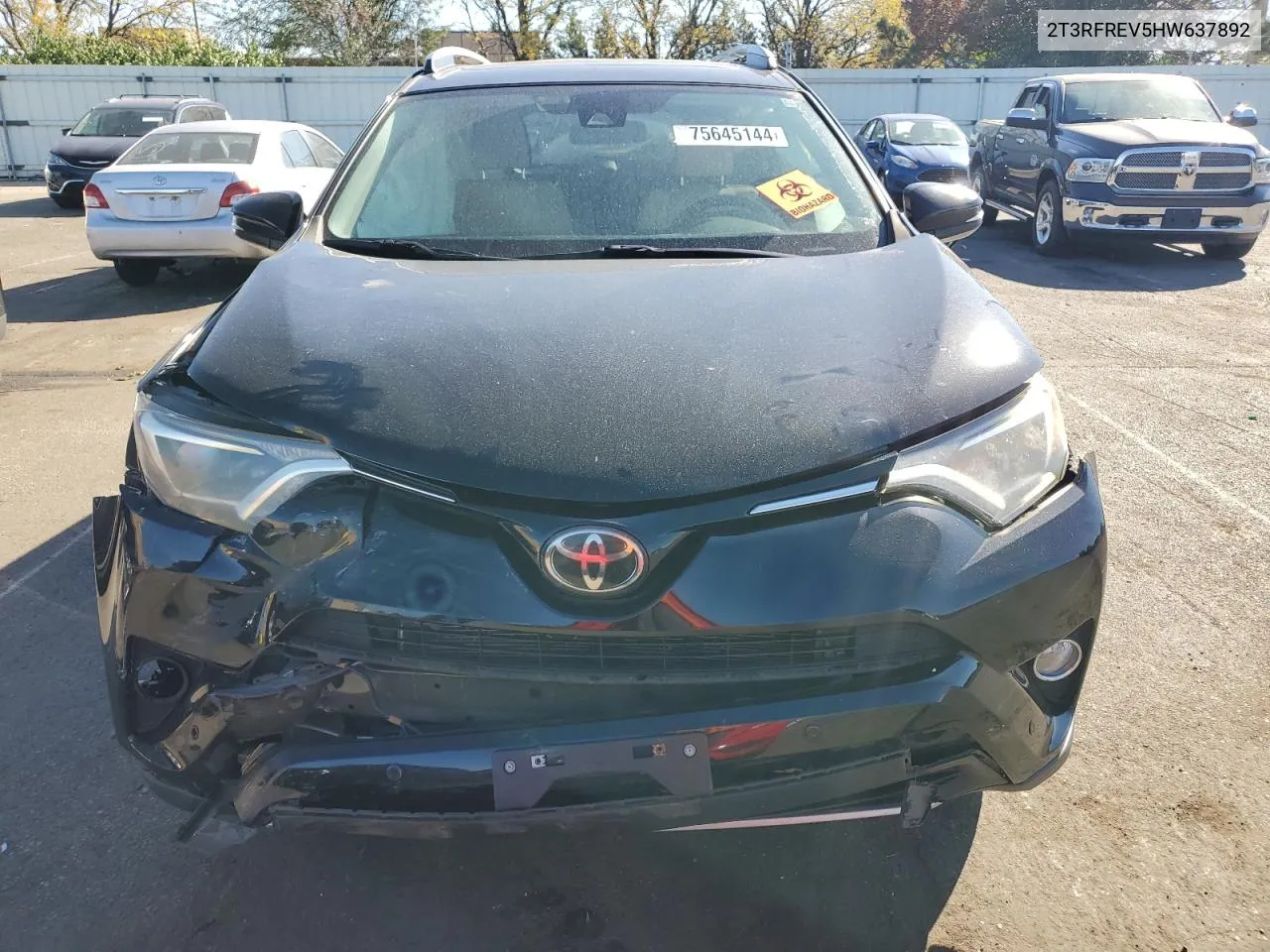 2T3RFREV5HW637892 2017 Toyota Rav4 Xle