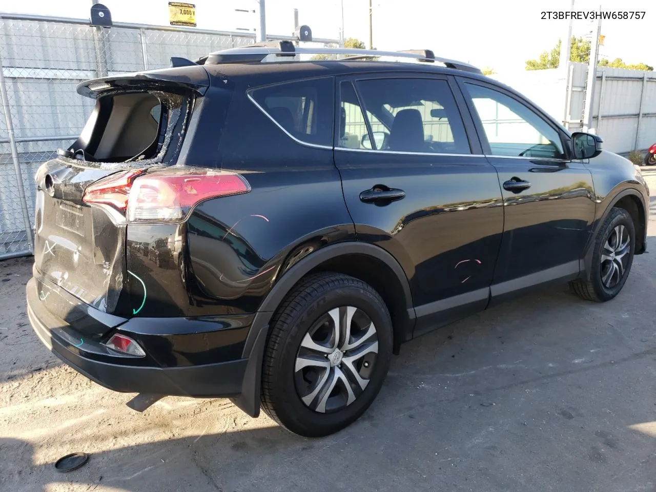 2T3BFREV3HW658757 2017 Toyota Rav4 Le