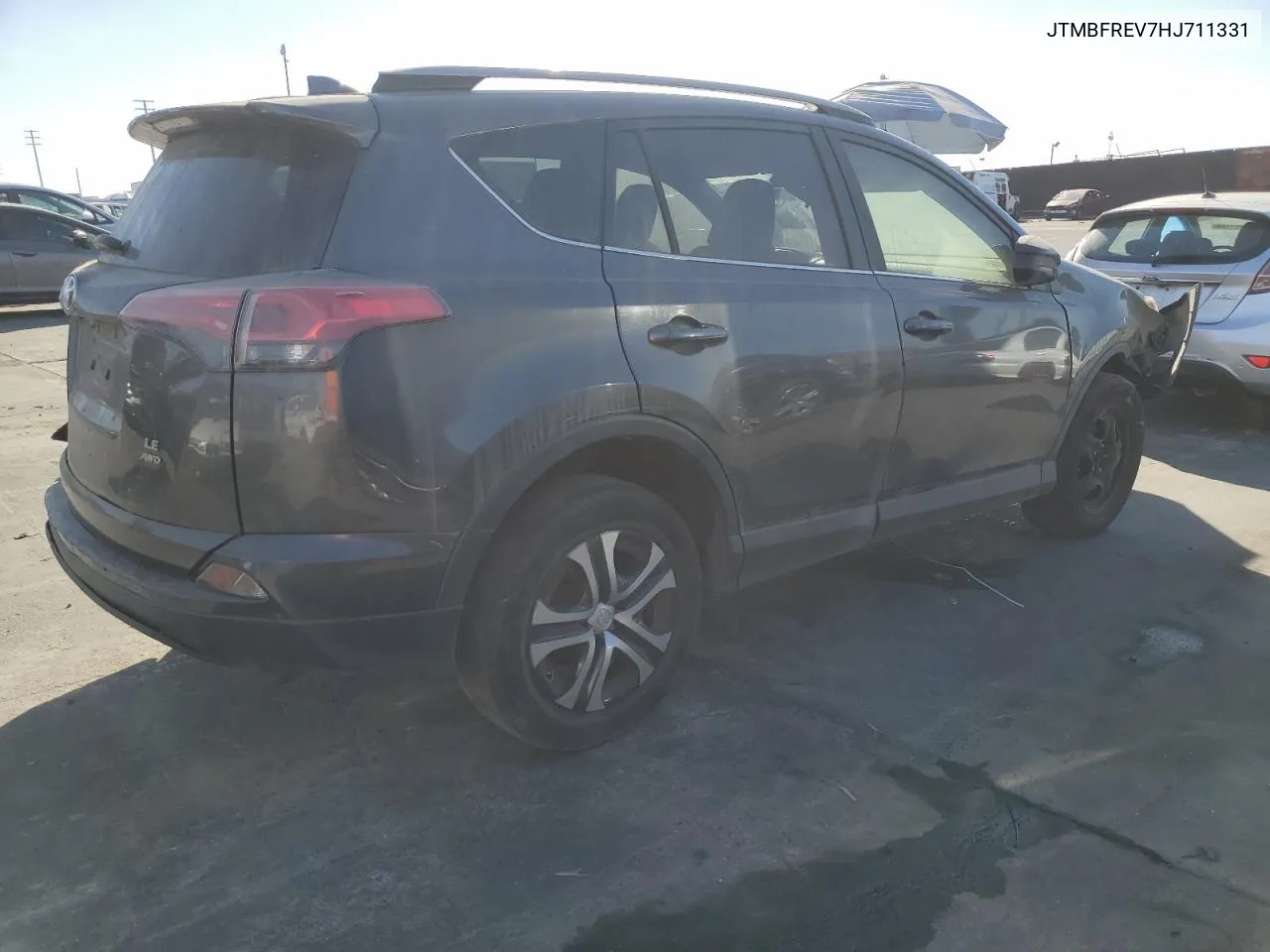 JTMBFREV7HJ711331 2017 Toyota Rav4 Le