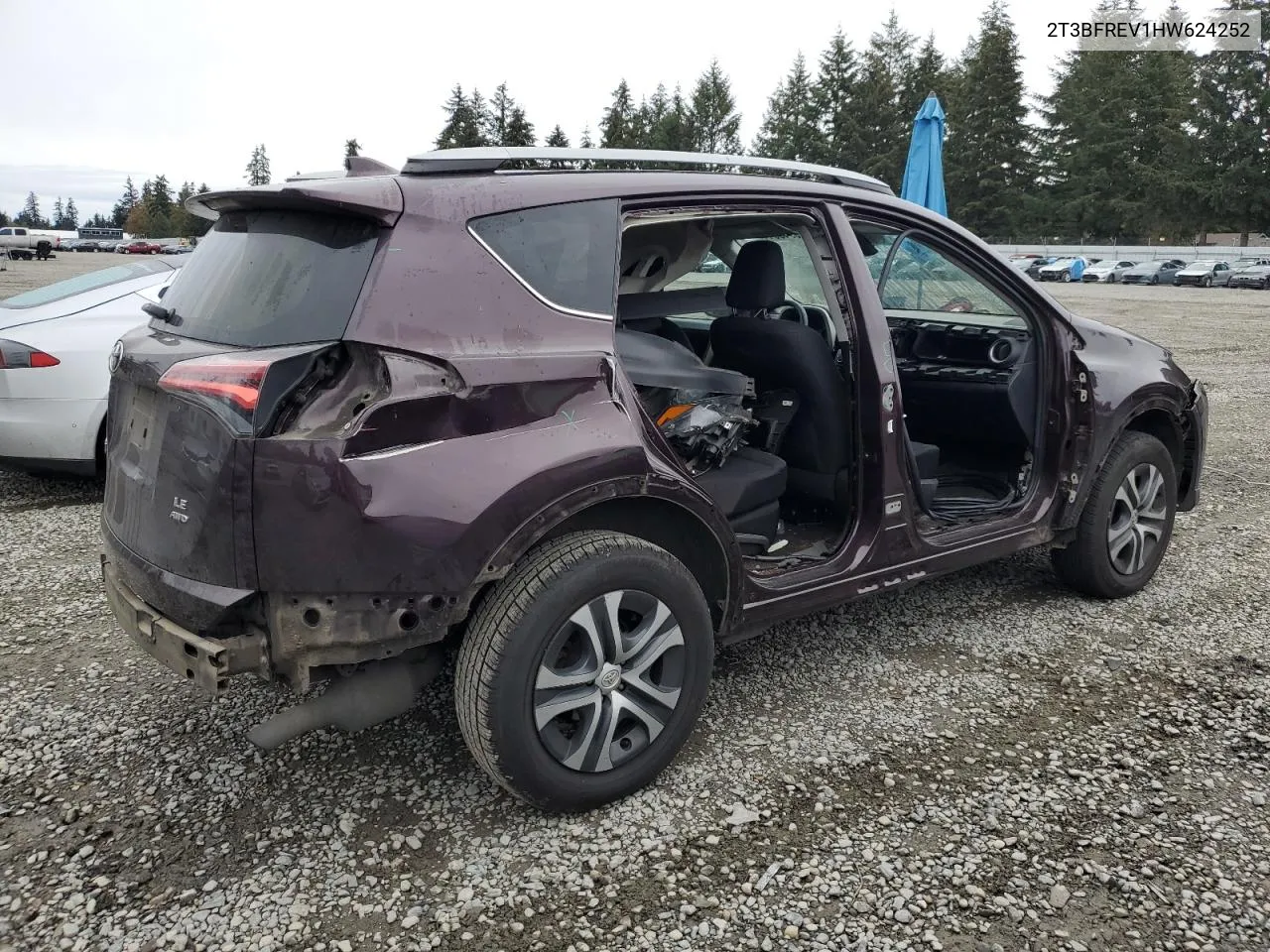 2T3BFREV1HW624252 2017 Toyota Rav4 Le