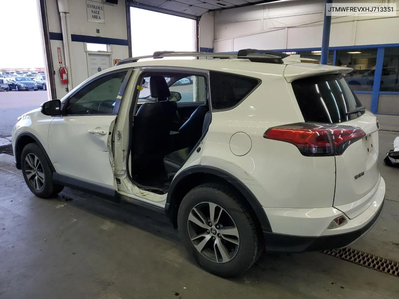 JTMWFREVXHJ713351 2017 Toyota Rav4 Xle