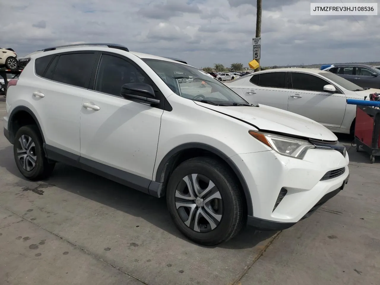 JTMZFREV3HJ108536 2017 Toyota Rav4 Le