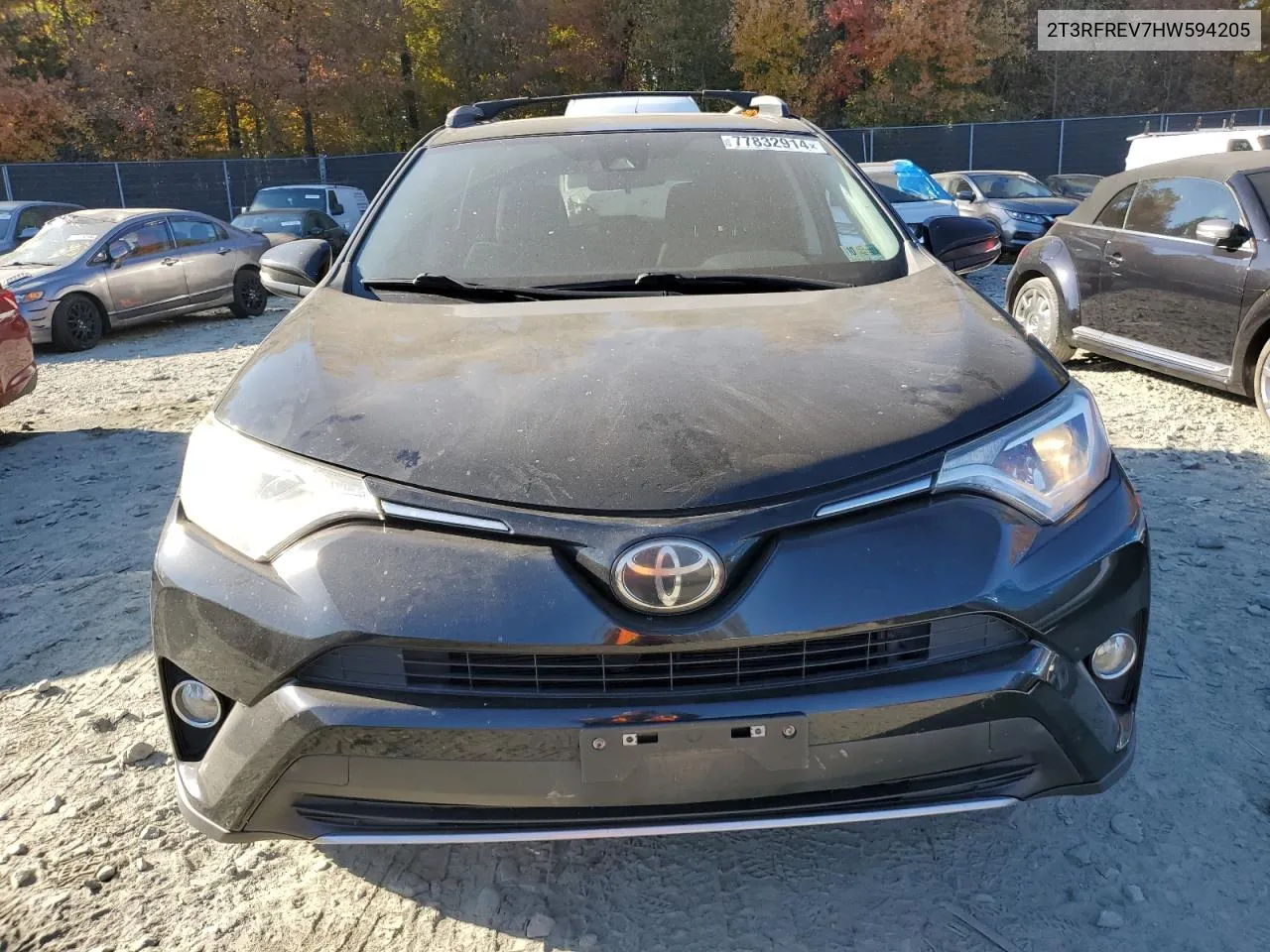 2T3RFREV7HW594205 2017 Toyota Rav4 Xle