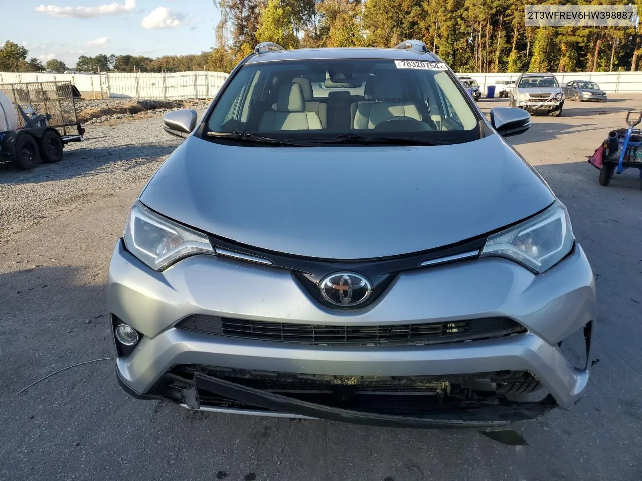 2T3WFREV6HW398887 2017 Toyota Rav4 Xle