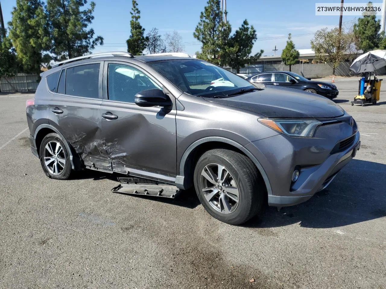 2T3WFREV8HW342336 2017 Toyota Rav4 Xle