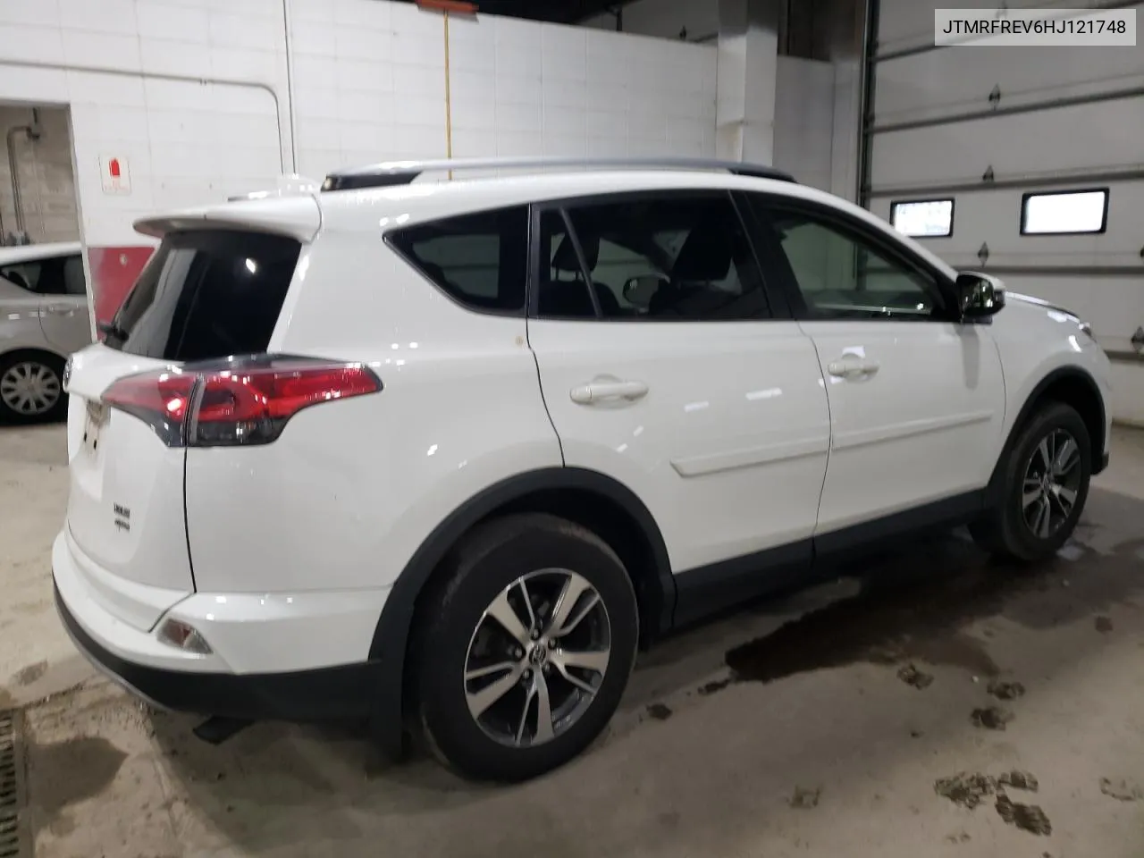 2017 Toyota Rav4 Xle VIN: JTMRFREV6HJ121748 Lot: 80454074