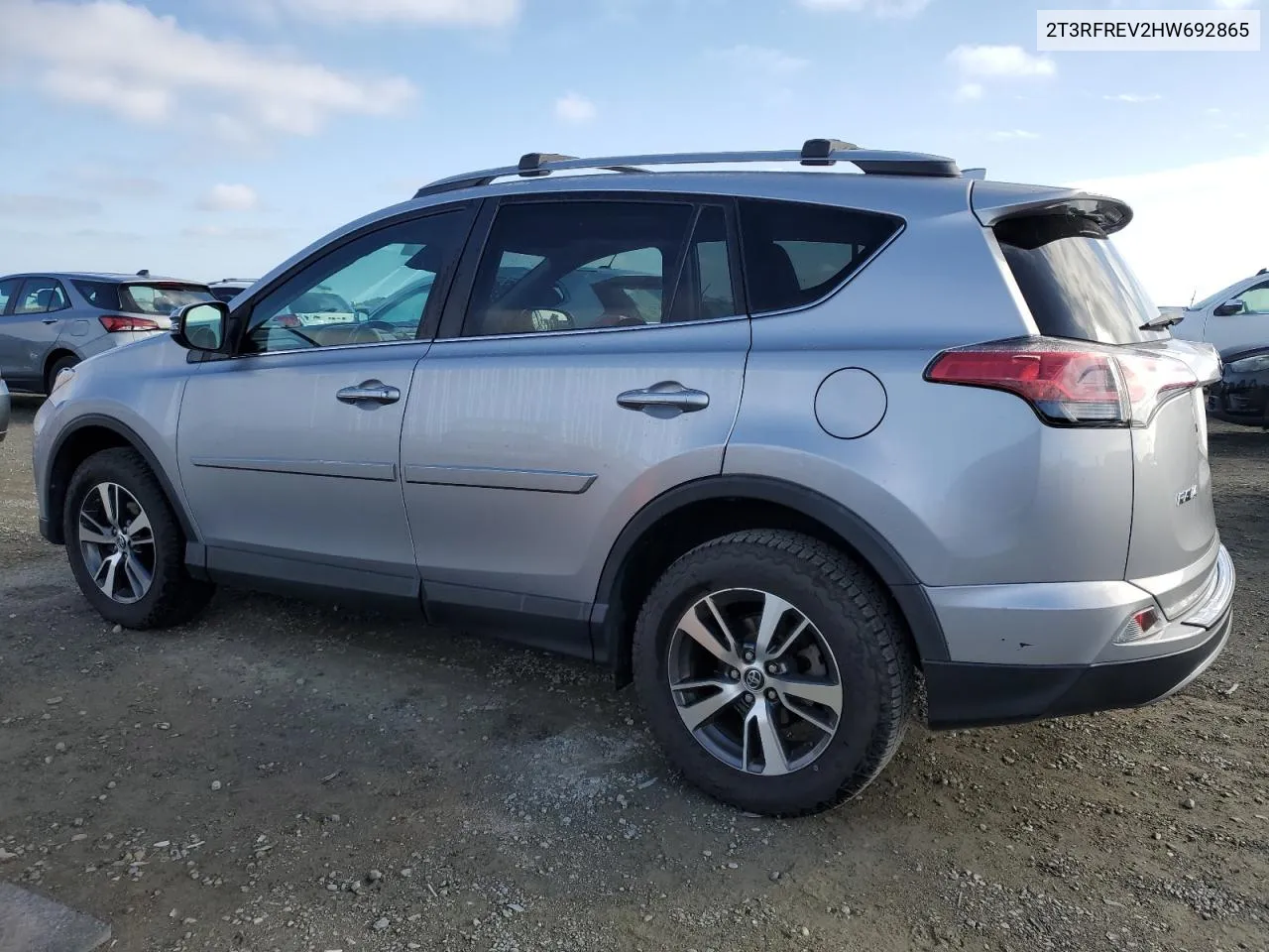 2017 Toyota Rav4 Xle VIN: 2T3RFREV2HW692865 Lot: 80761764