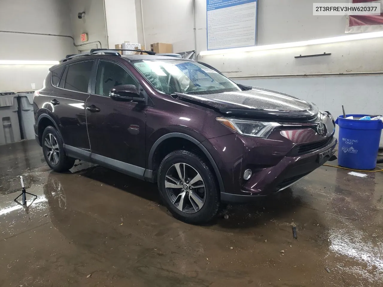 2017 Toyota Rav4 Xle VIN: 2T3RFREV3HW620377 Lot: 80953984