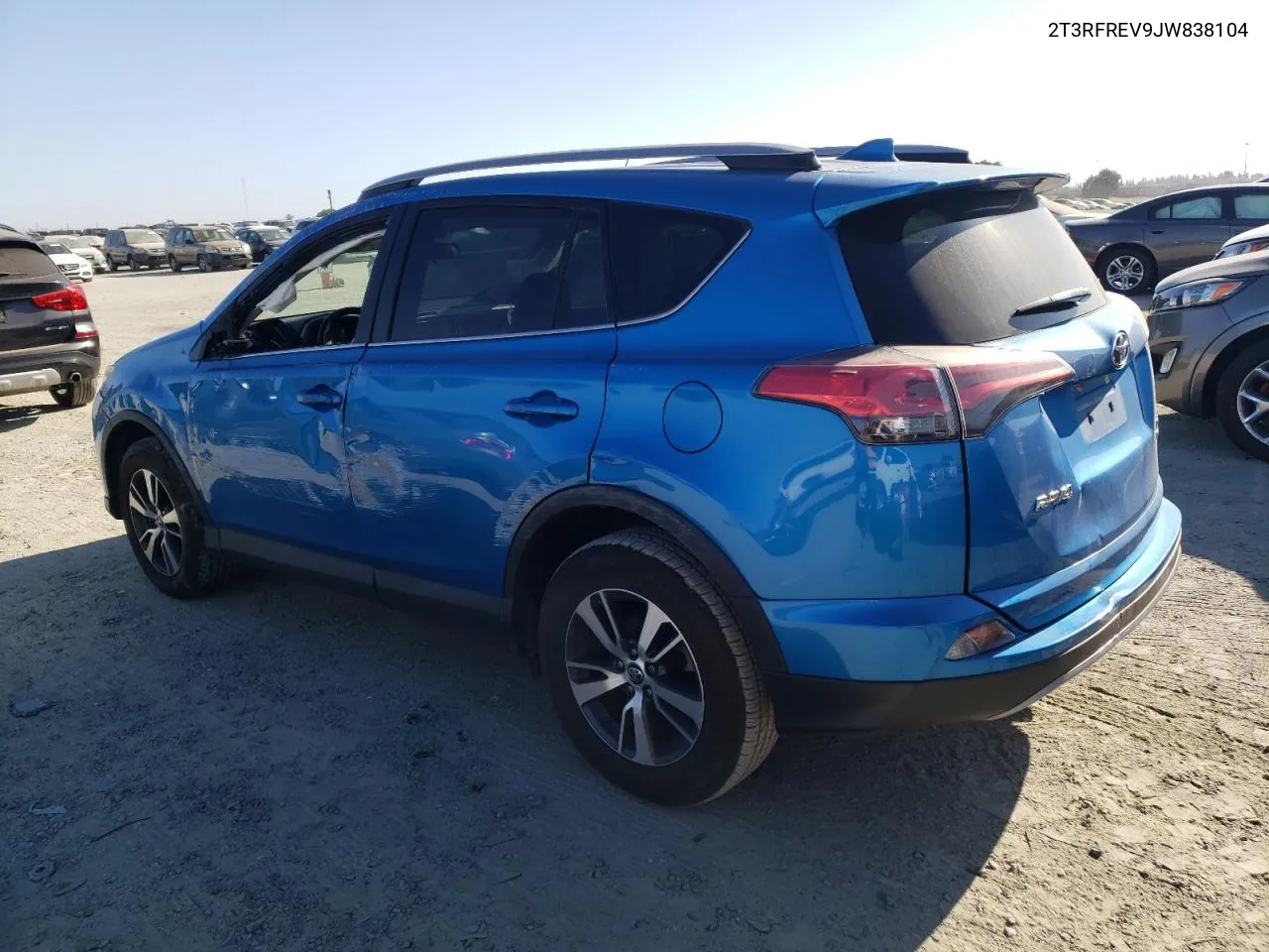 2T3RFREV9JW838104 2018 Toyota Rav4 Adventure