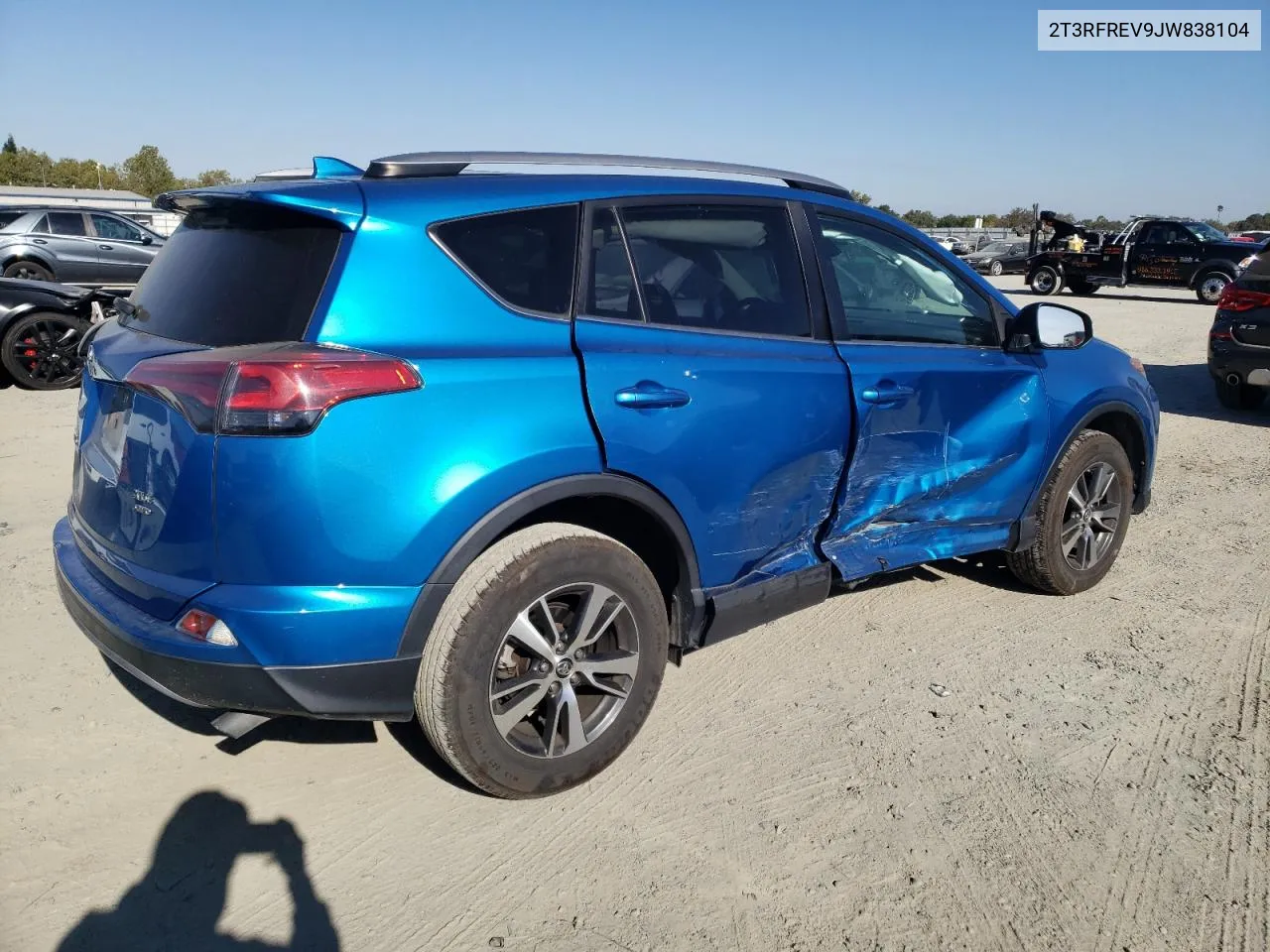 2T3RFREV9JW838104 2018 Toyota Rav4 Adventure