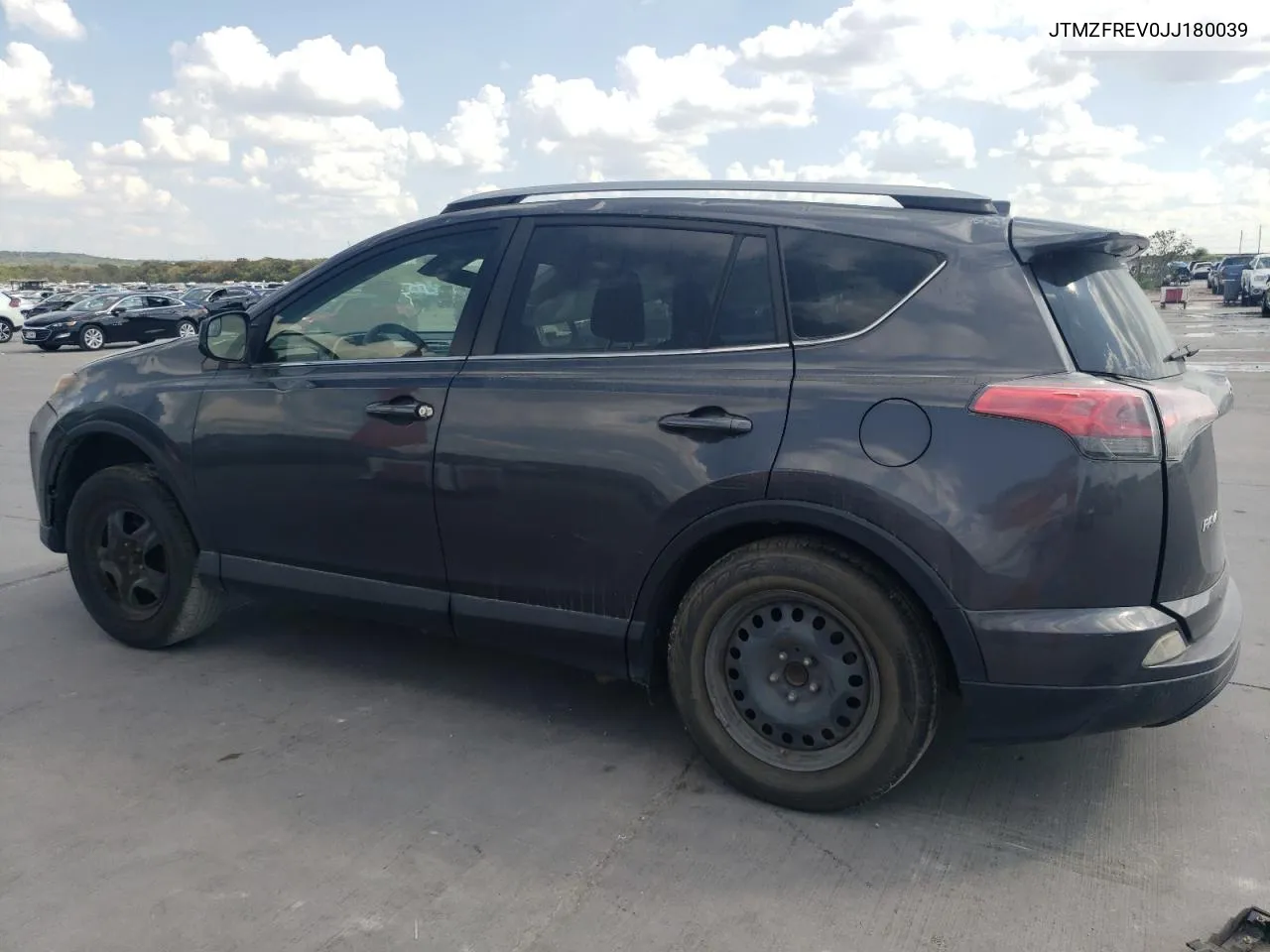 JTMZFREV0JJ180039 2018 Toyota Rav4 Le