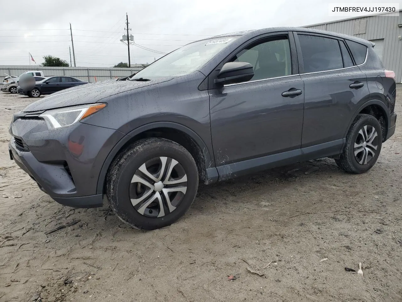 JTMBFREV4JJ197430 2018 Toyota Rav4 Le