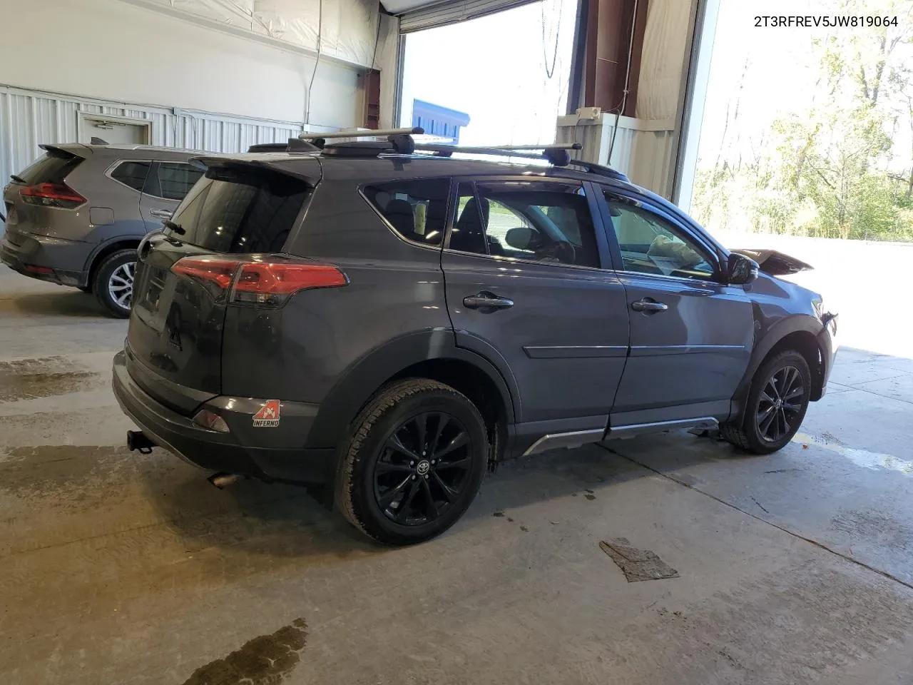 2T3RFREV5JW819064 2018 Toyota Rav4 Adventure