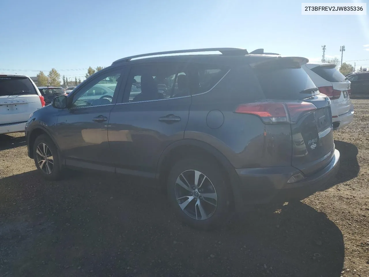 2T3BFREV2JW835336 2018 Toyota Rav4 Le