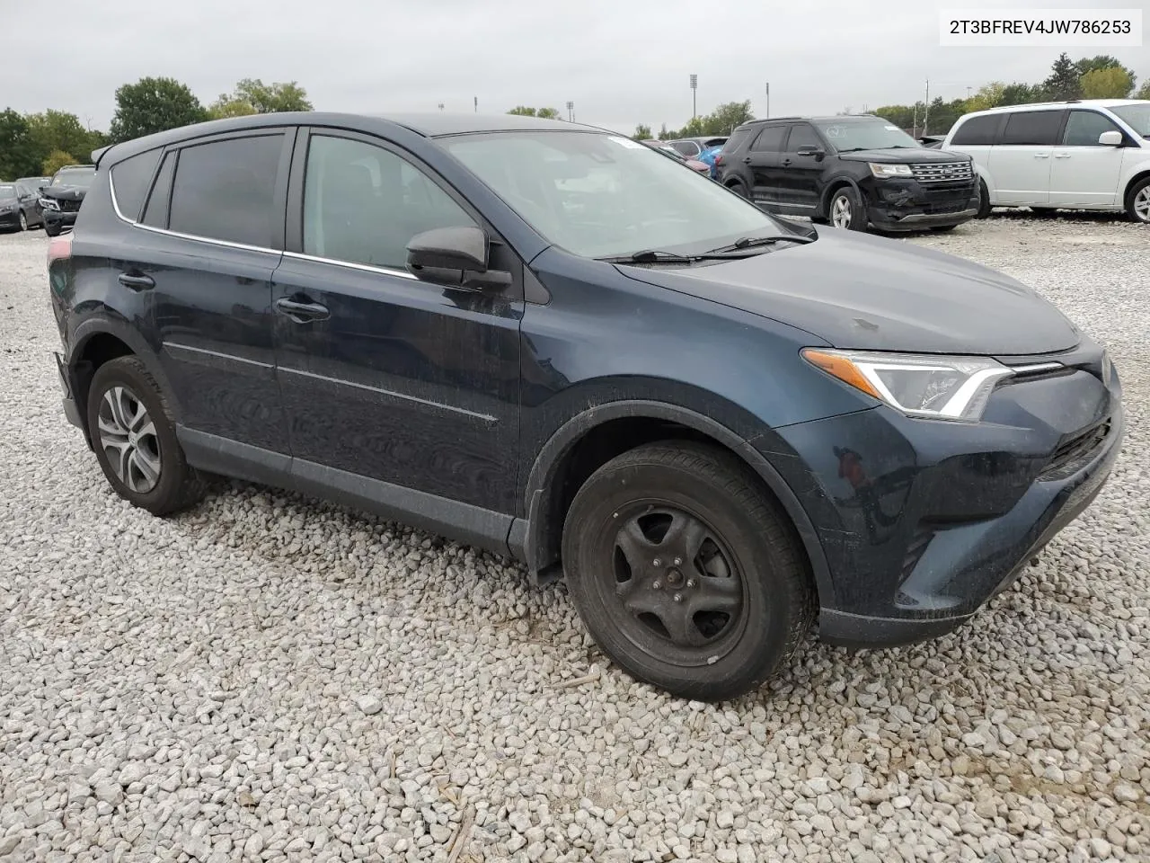 2T3BFREV4JW786253 2018 Toyota Rav4 Le