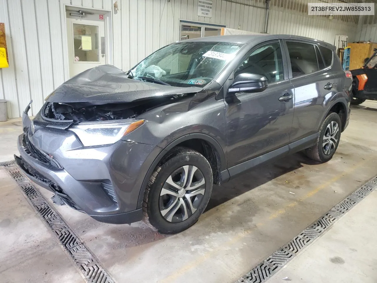 2T3BFREV2JW855313 2018 Toyota Rav4 Le