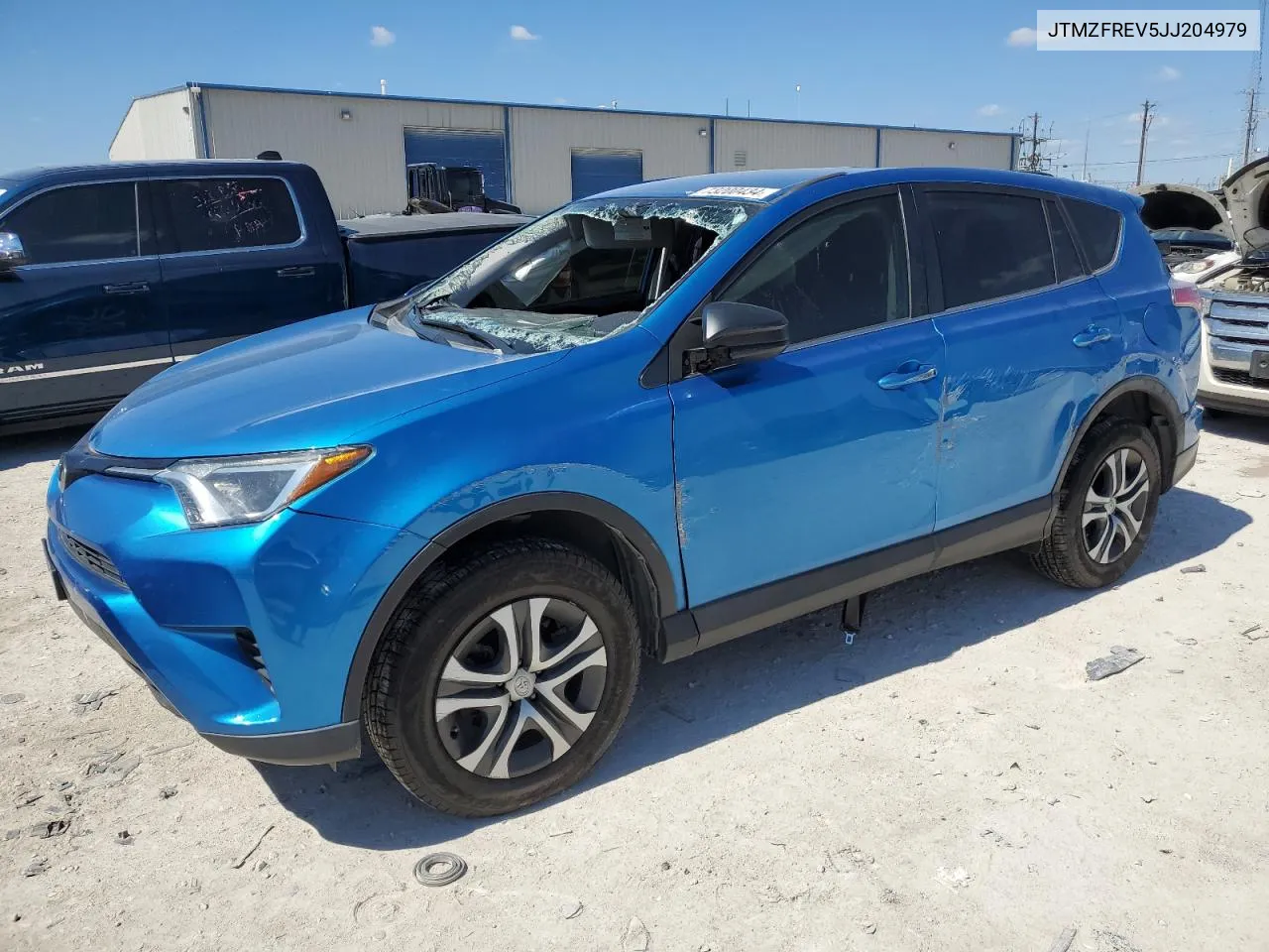 JTMZFREV5JJ204979 2018 Toyota Rav4 Le