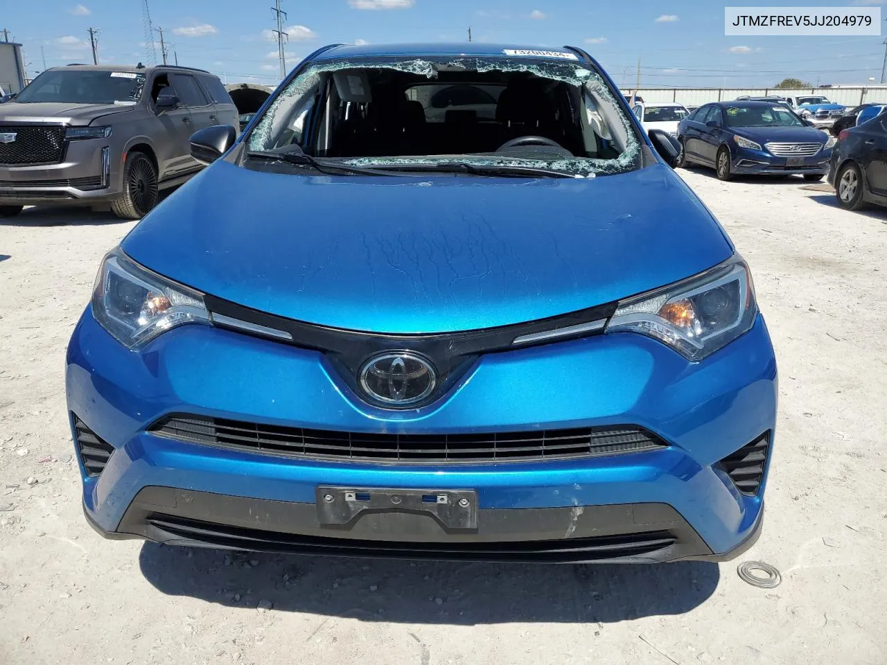 JTMZFREV5JJ204979 2018 Toyota Rav4 Le