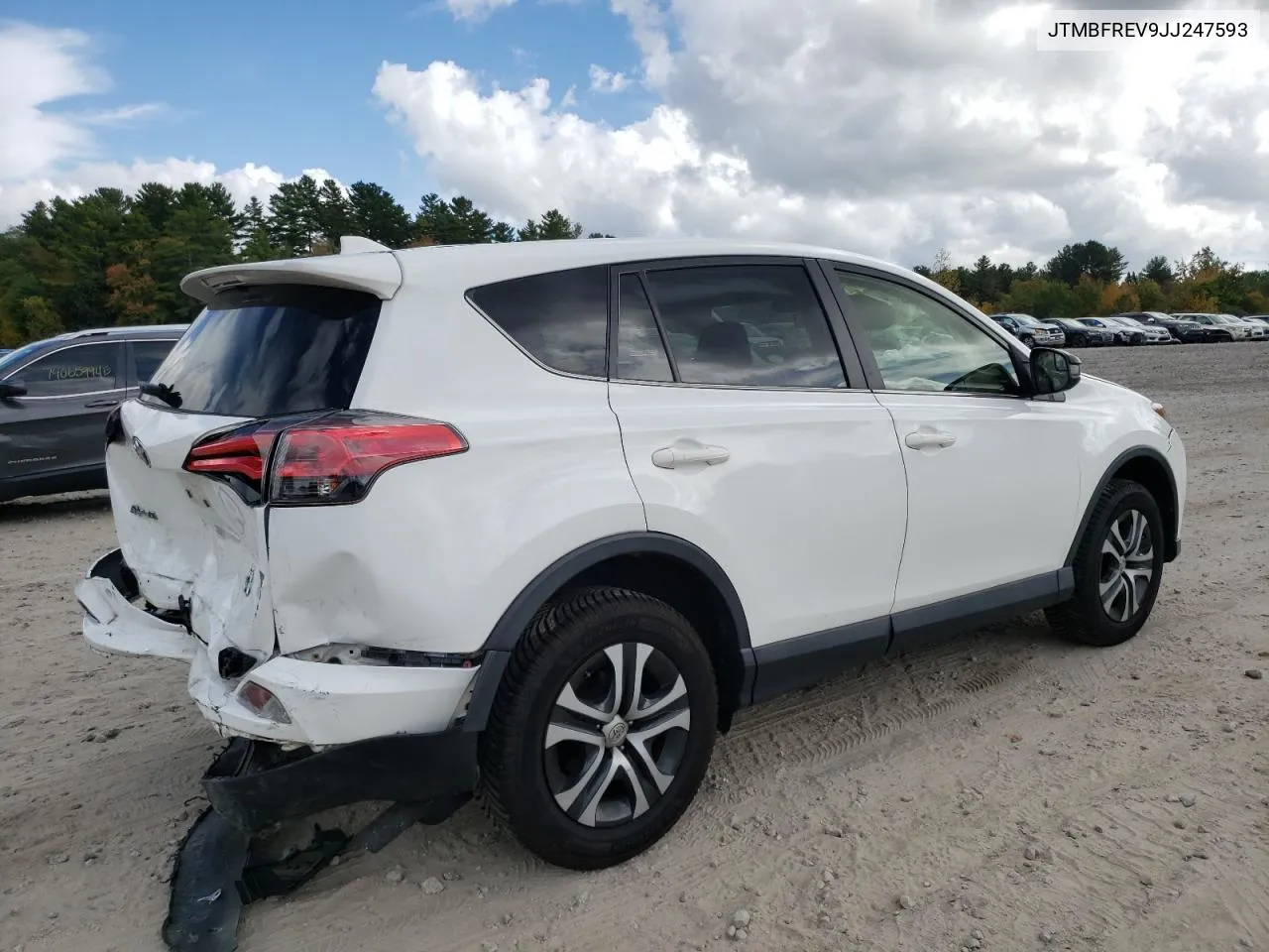 JTMBFREV9JJ247593 2018 Toyota Rav4 Le