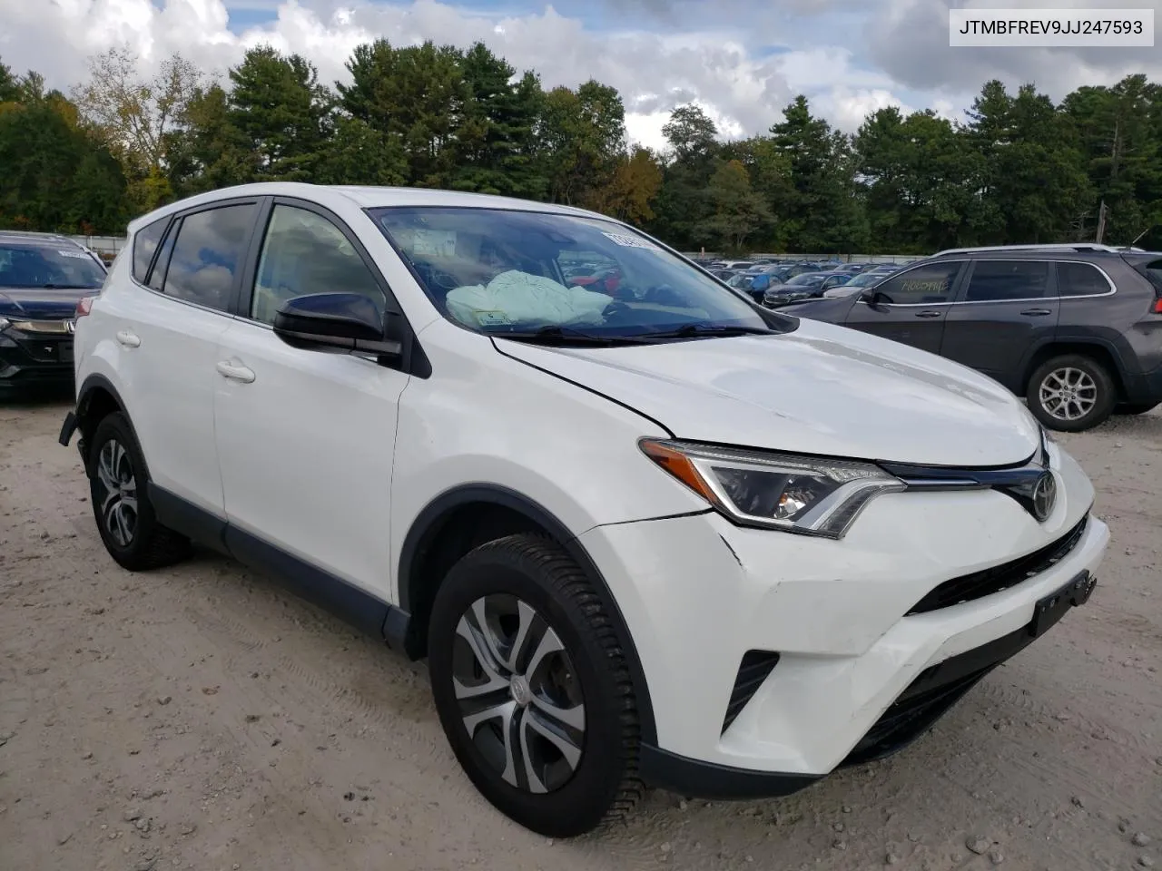 JTMBFREV9JJ247593 2018 Toyota Rav4 Le