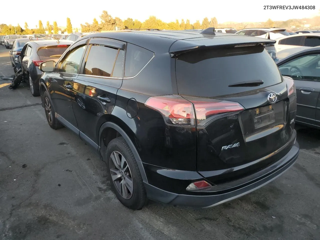 2T3WFREV3JW484308 2018 Toyota Rav4 Adventure