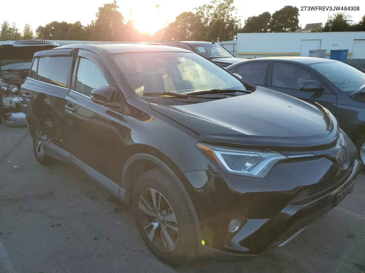 2T3WFREV3JW484308 2018 Toyota Rav4 Adventure