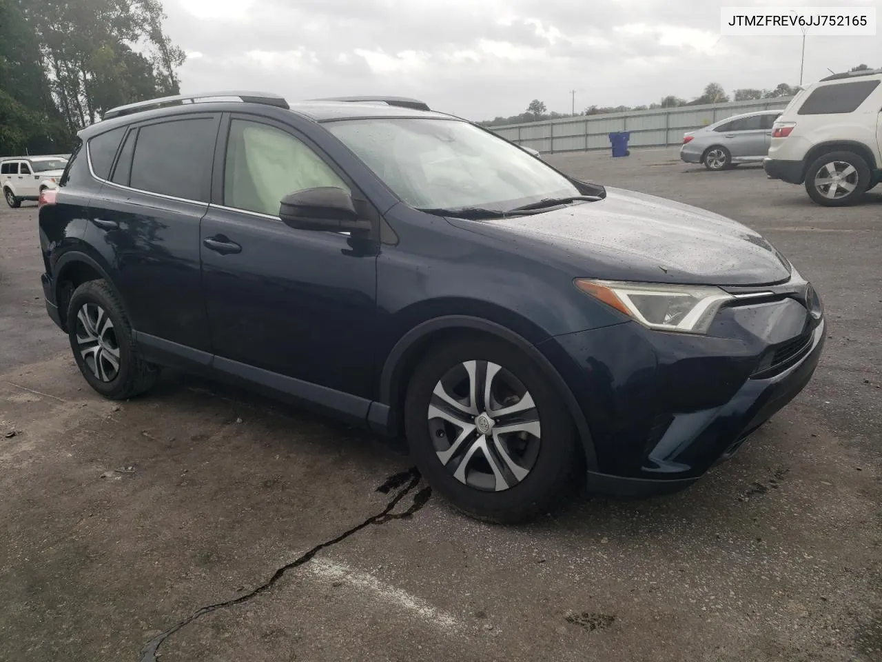 JTMZFREV6JJ752165 2018 Toyota Rav4 Le