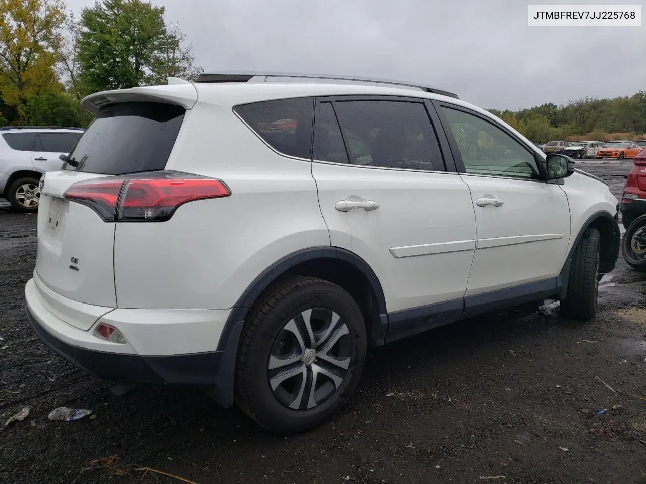 JTMBFREV7JJ225768 2018 Toyota Rav4 Le