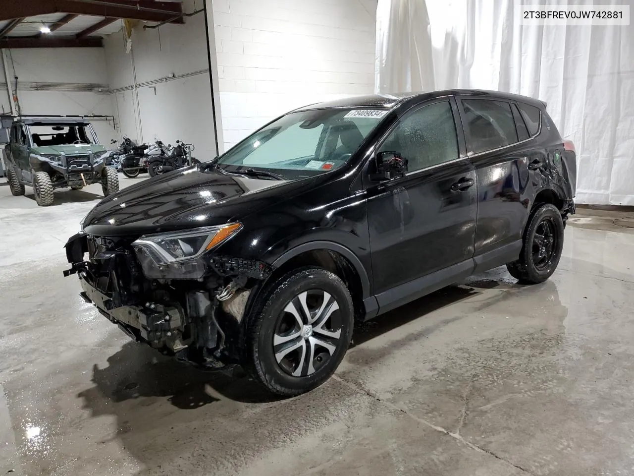 2T3BFREV0JW742881 2018 Toyota Rav4 Le