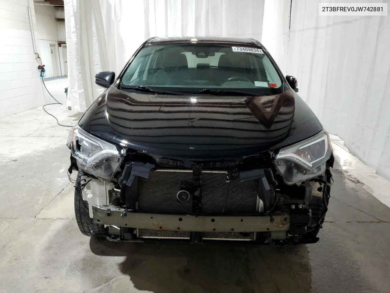 2T3BFREV0JW742881 2018 Toyota Rav4 Le