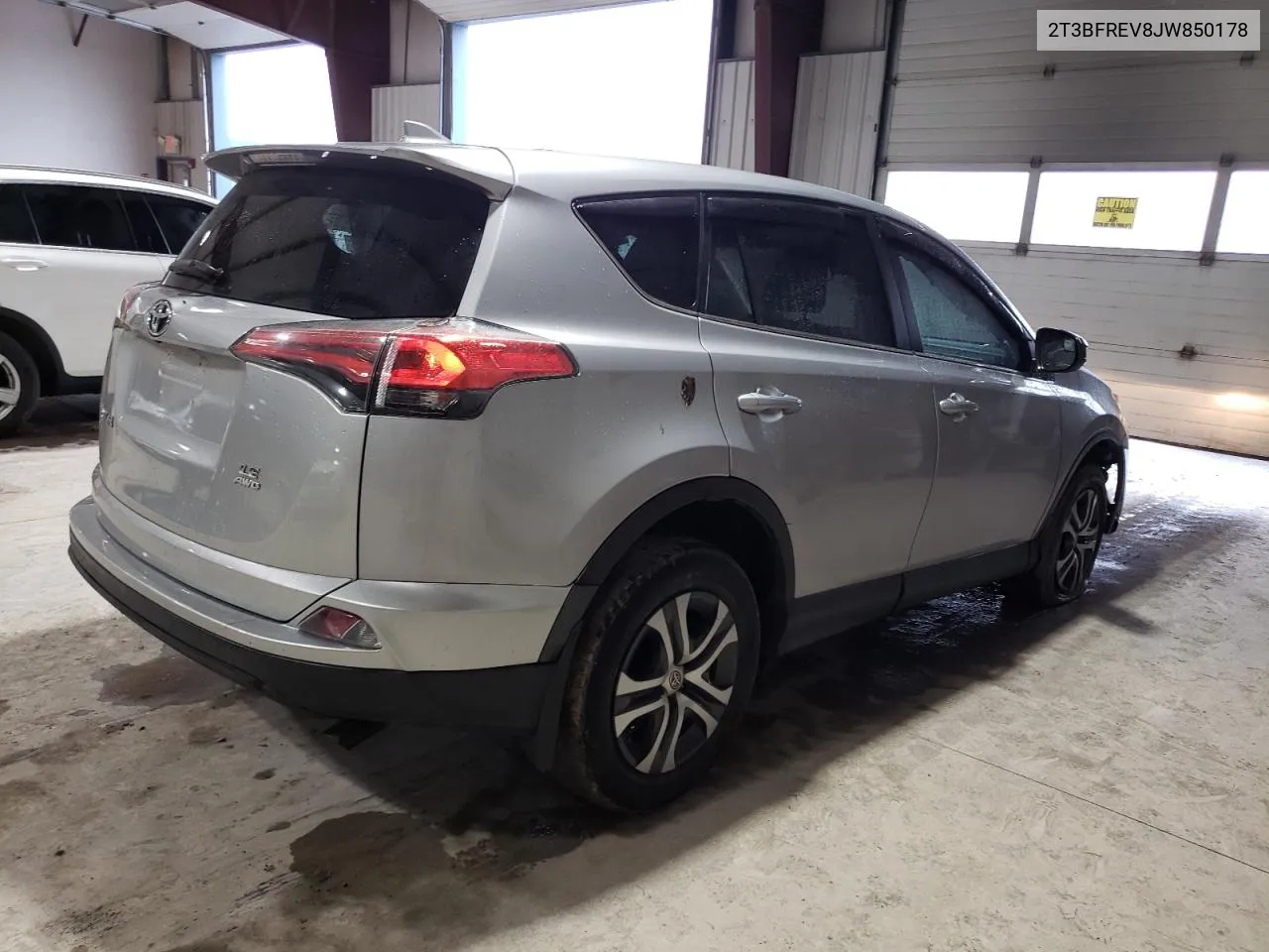 2018 Toyota Rav4 Le VIN: 2T3BFREV8JW850178 Lot: 73424474