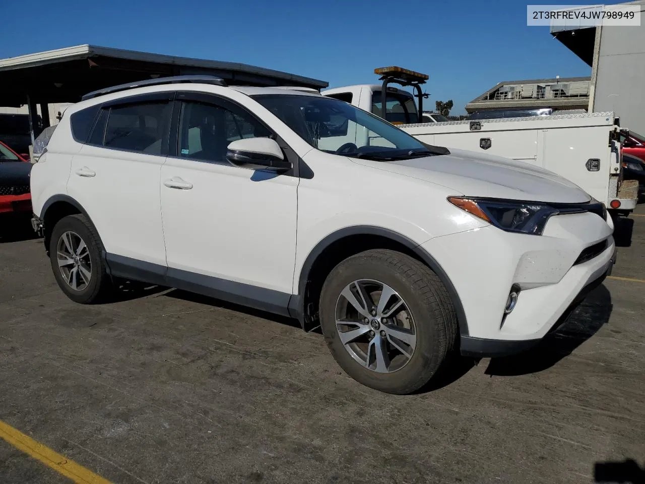 2T3RFREV4JW798949 2018 Toyota Rav4 Adventure