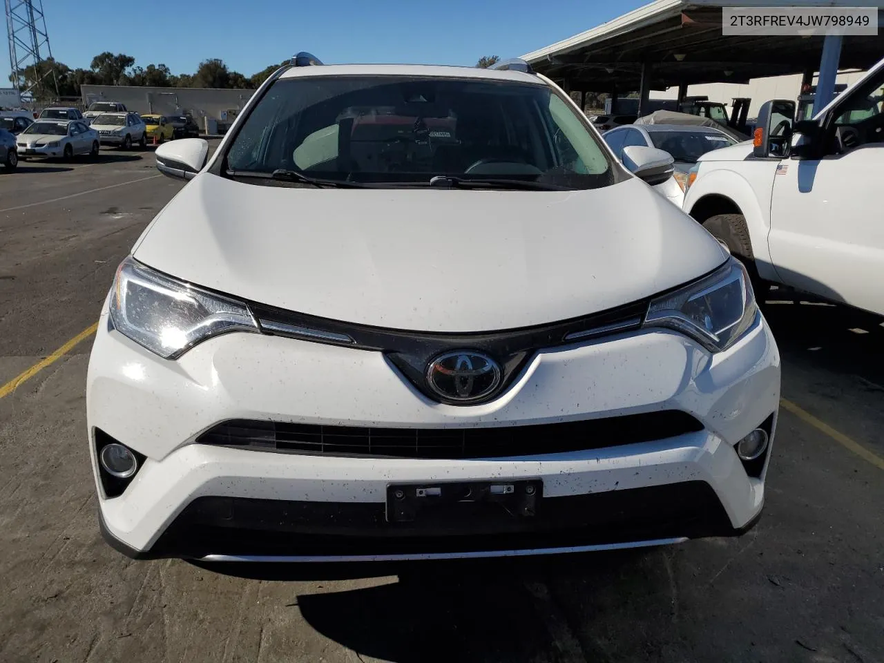 2T3RFREV4JW798949 2018 Toyota Rav4 Adventure