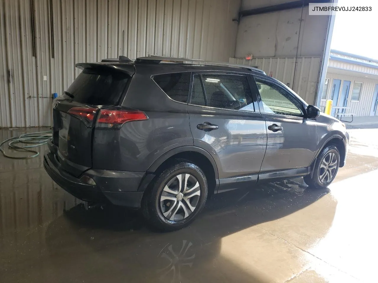 2018 Toyota Rav4 Le VIN: JTMBFREV0JJ242833 Lot: 73520834