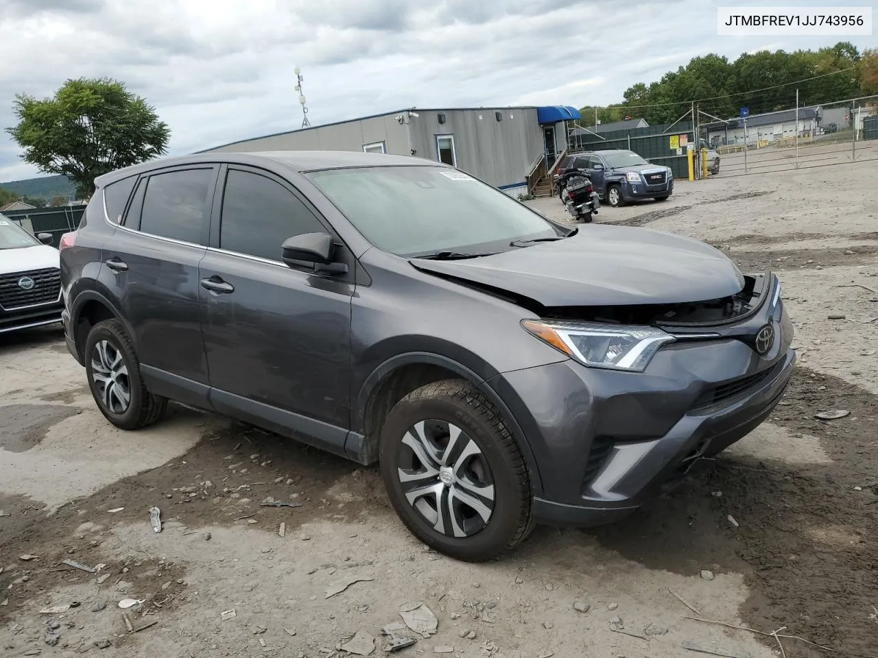 JTMBFREV1JJ743956 2018 Toyota Rav4 Le