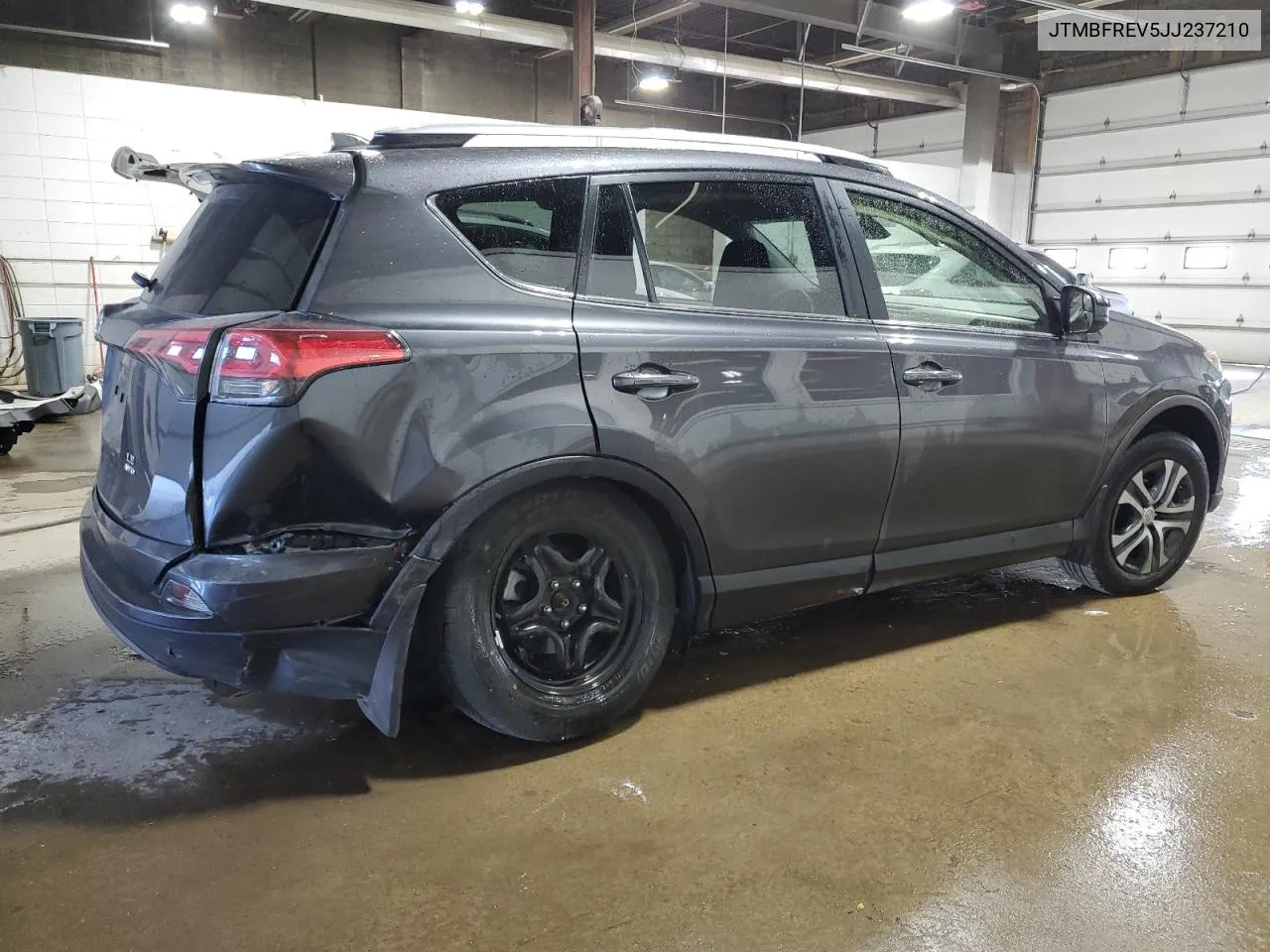 JTMBFREV5JJ237210 2018 Toyota Rav4 Le