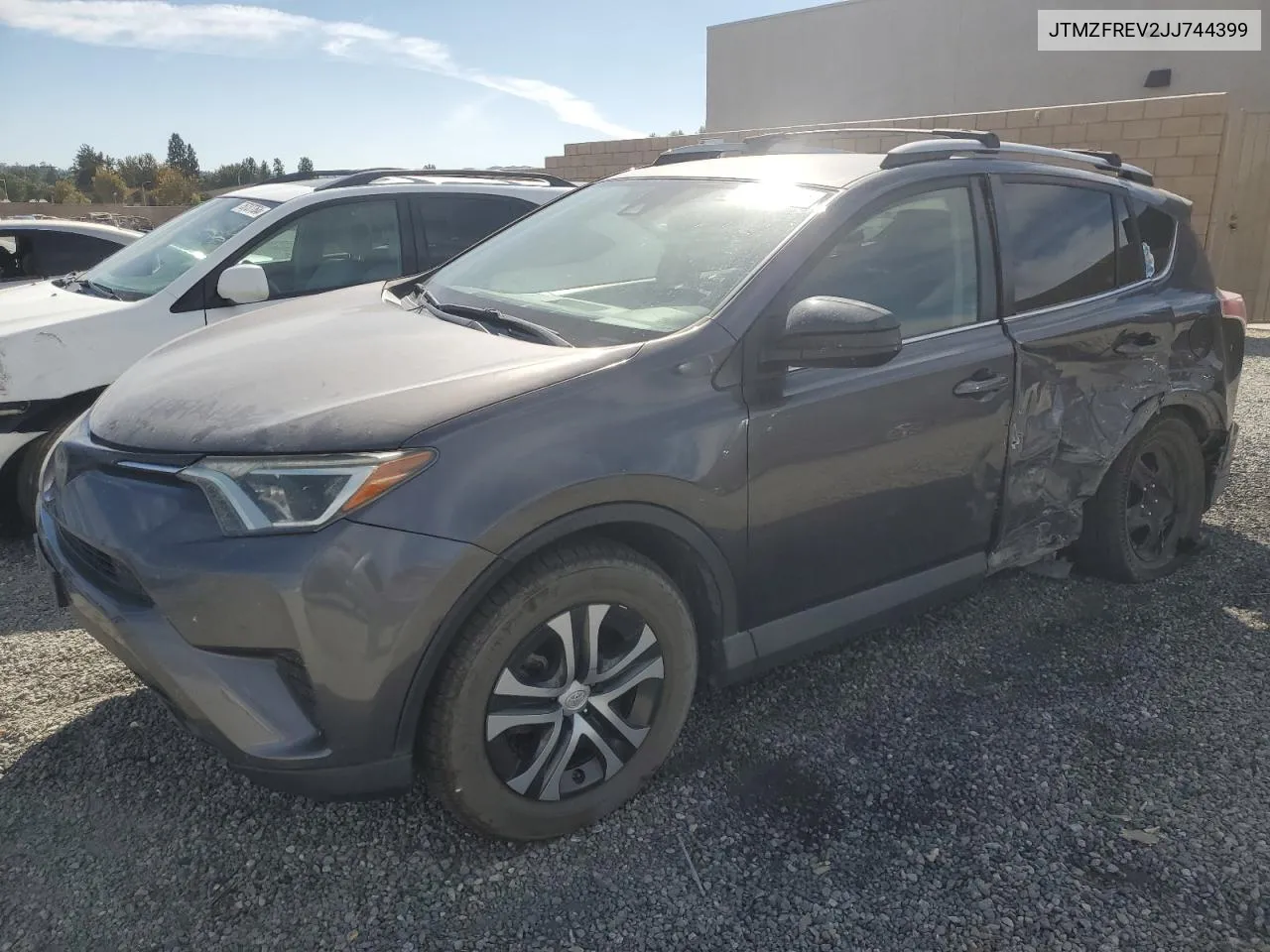 JTMZFREV2JJ744399 2018 Toyota Rav4 Le