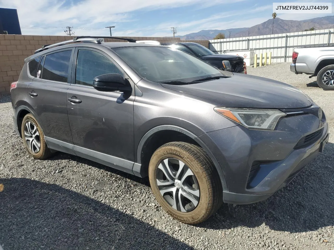 JTMZFREV2JJ744399 2018 Toyota Rav4 Le