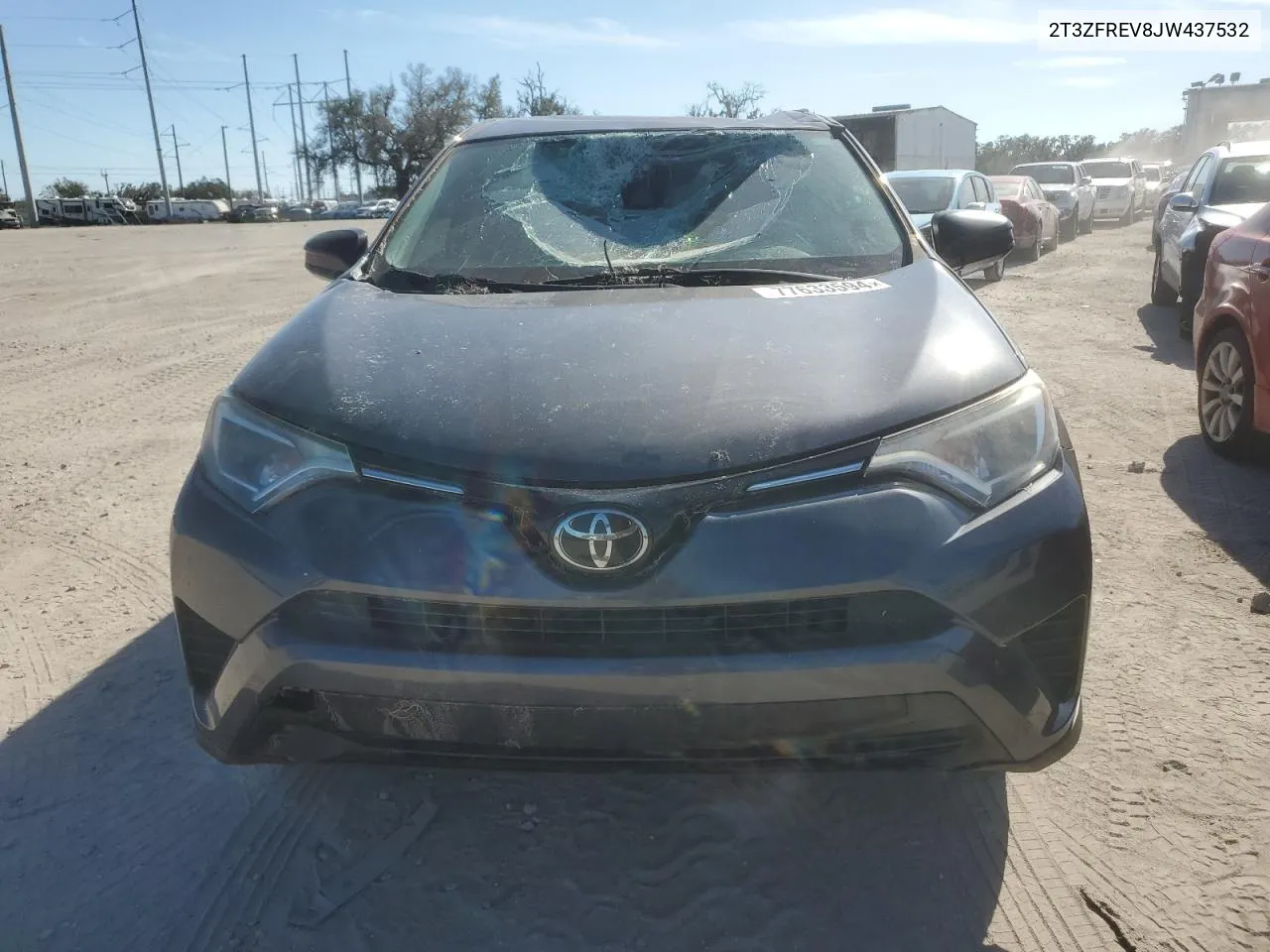 2T3ZFREV8JW437532 2018 Toyota Rav4 Le