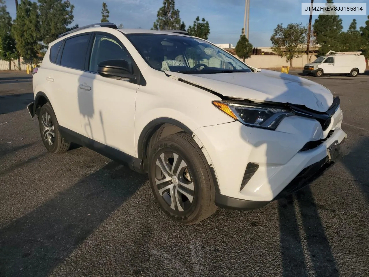 JTMZFREV8JJ185814 2018 Toyota Rav4 Le